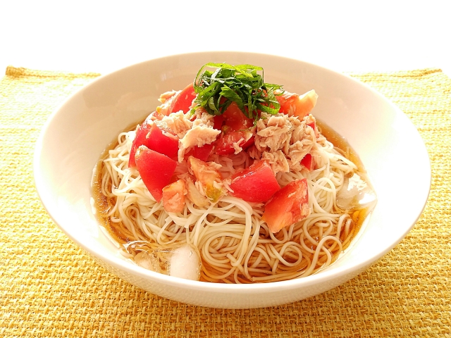 3Stepで完成! 夏にぴったりのトマトそうめん【ツナ、めんつゆ、ごま油】