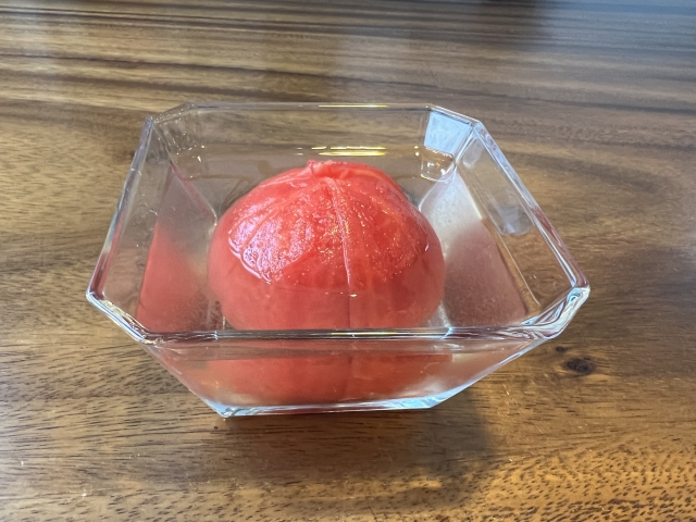 簡単&時短!電子レンジでトマトの湯むき方法|失敗しないコツを伝授
