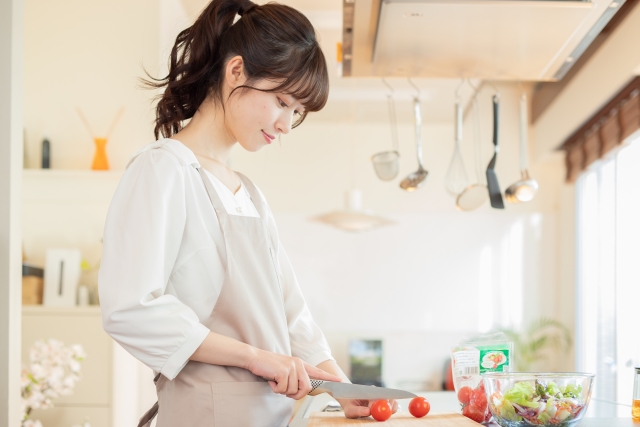 簡単&時短!電子レンジでトマトの湯むき方法|失敗しないコツを伝授