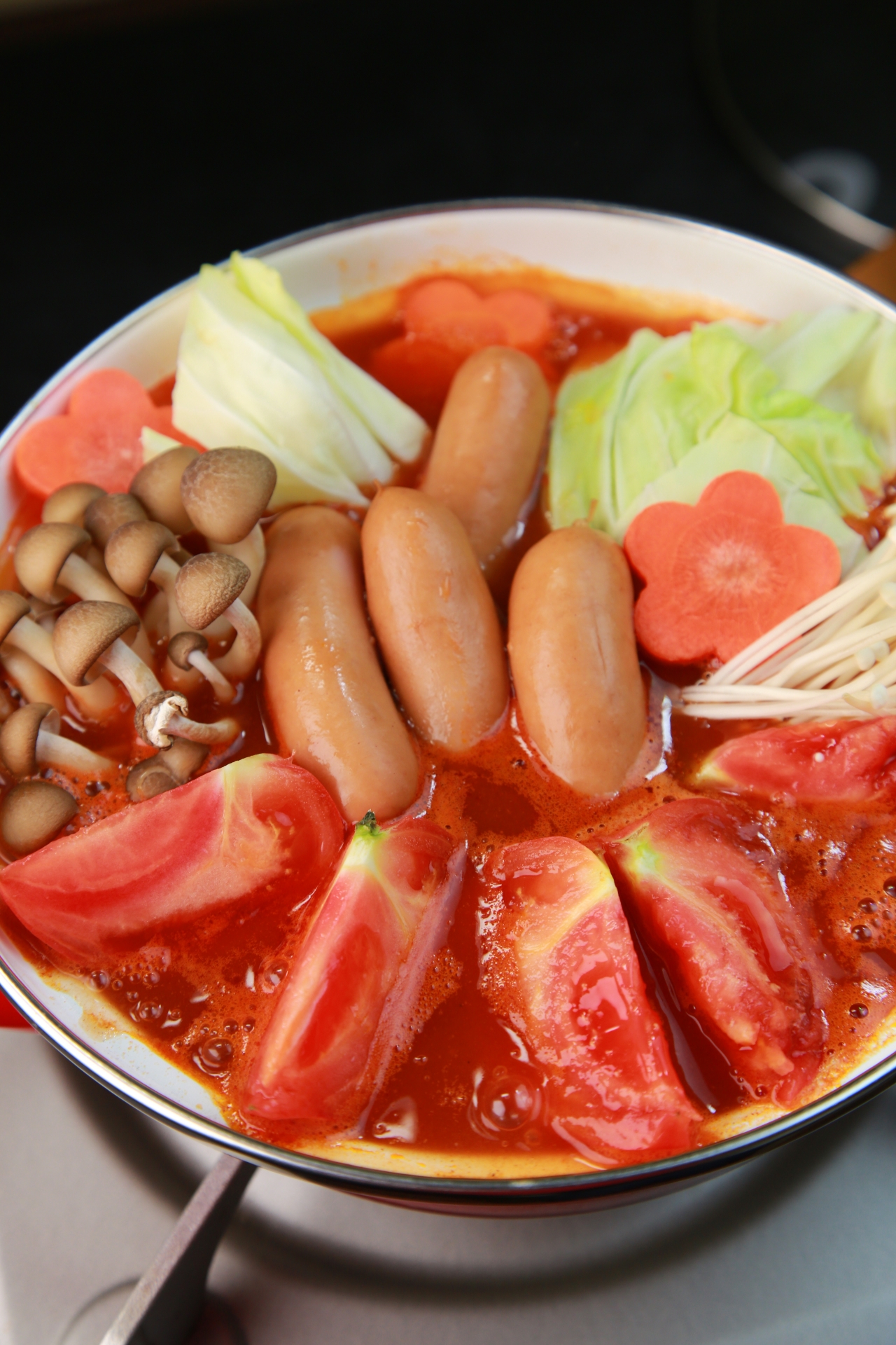 トマトジュース鍋で冬を美味しく！簡単レシピとアレンジ方法をご紹介