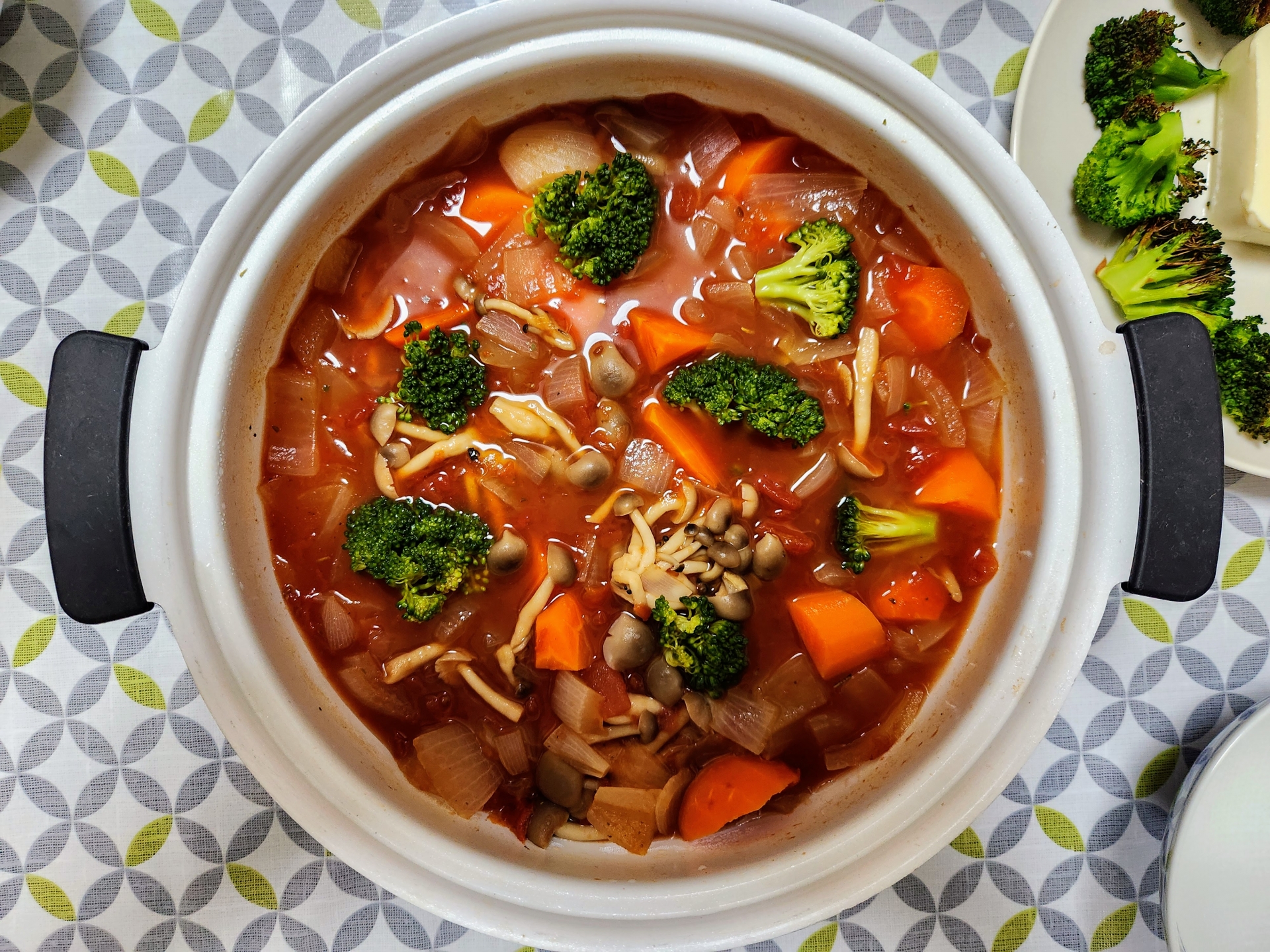 トマトジュース鍋で冬を美味しく！簡単レシピとアレンジ方法をご紹介